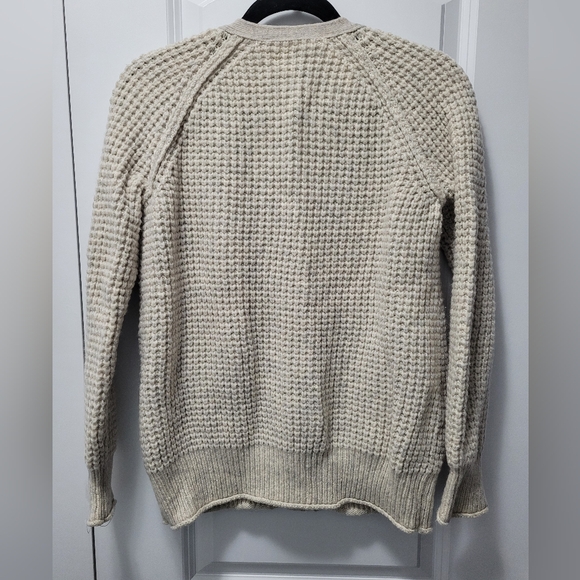 Aritzia Wilfred Free zip up cardigan, size small, in a very good condition. - Picture 3 of 5